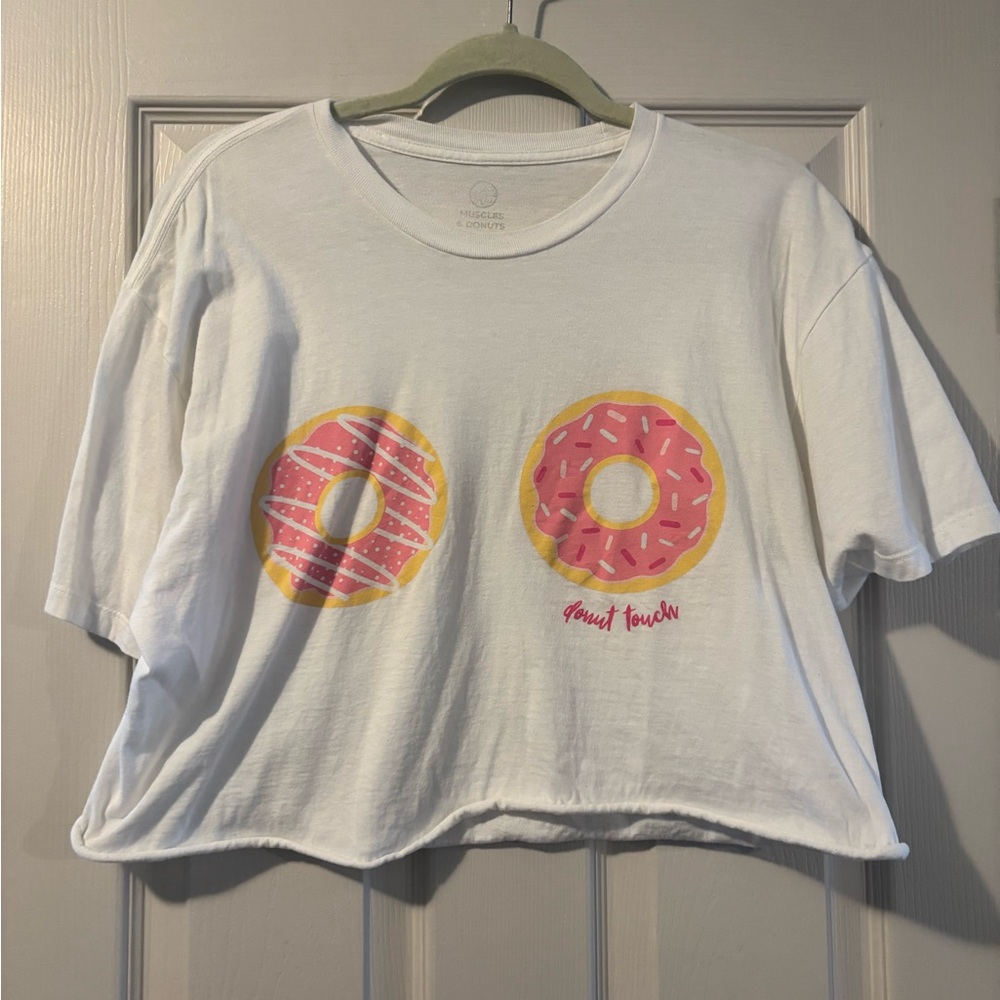 muscles and donuts women’s shirt size large cropped